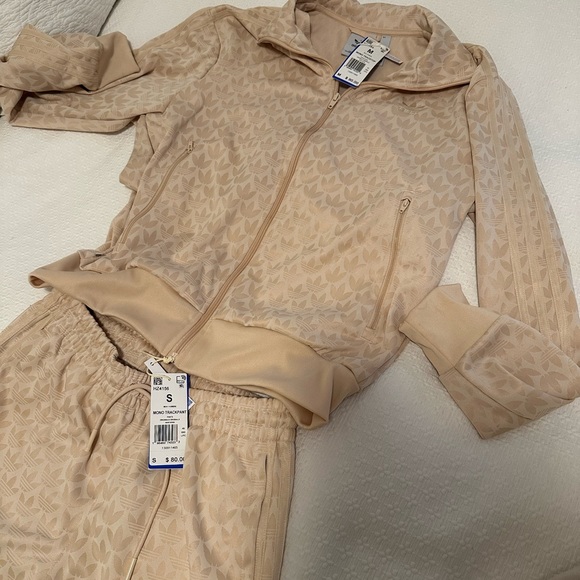 Adidas tracksuit - Picture 3 of 5